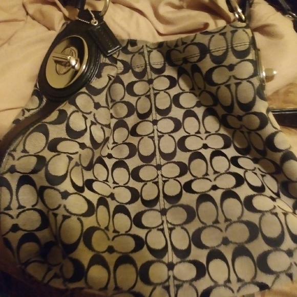 Signature Coach Authentic Purse - Picture 2 of 4